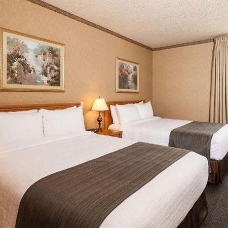 The Glenmore Inn & Convention Centre คาลการี ภายนอก รูปภาพ