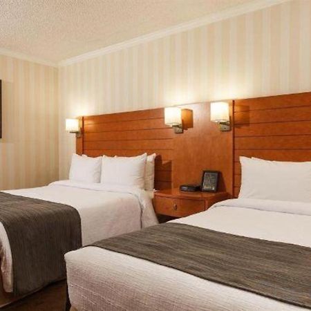 The Glenmore Inn & Convention Centre คาลการี ภายนอก รูปภาพ
