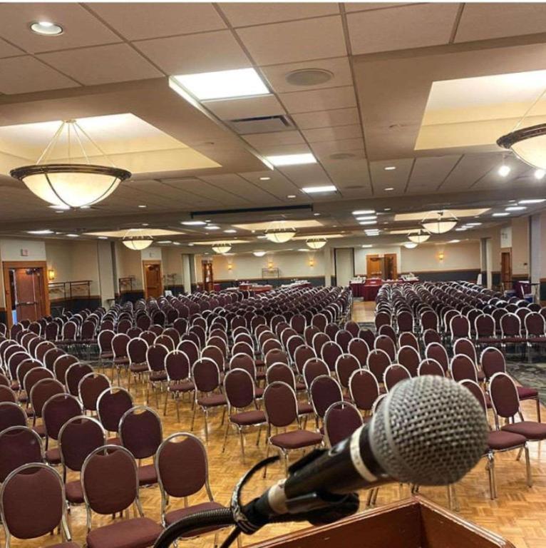 The Glenmore Inn & Convention Centre คาลการี ภายนอก รูปภาพ