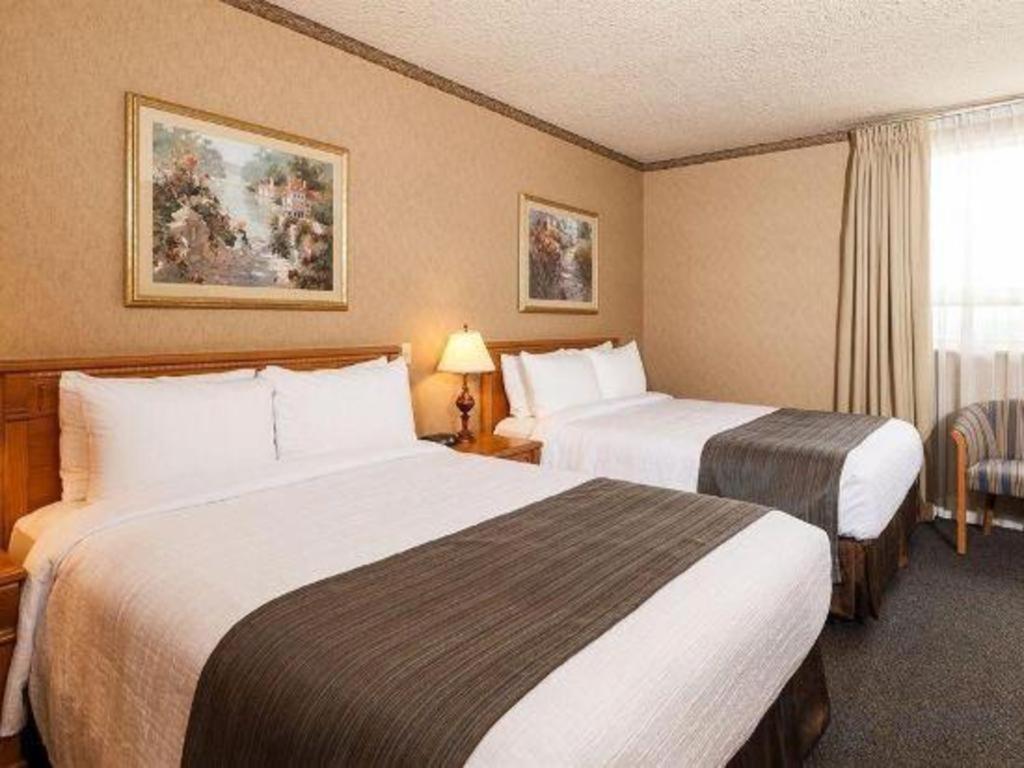 The Glenmore Inn & Convention Centre คาลการี ภายนอก รูปภาพ