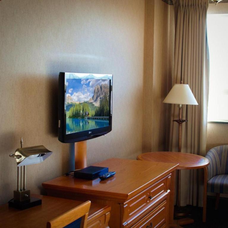 The Glenmore Inn & Convention Centre คาลการี ภายนอก รูปภาพ