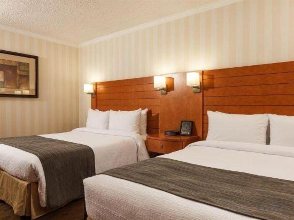 The Glenmore Inn & Convention Centre คาลการี ภายนอก รูปภาพ