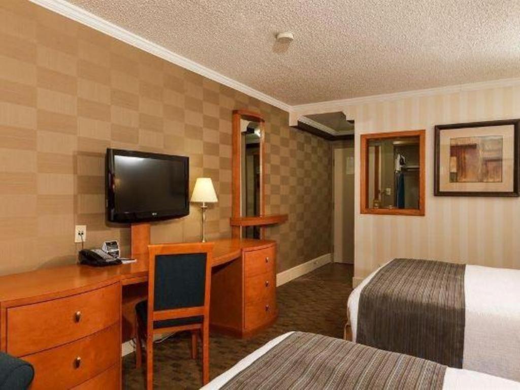 The Glenmore Inn & Convention Centre คาลการี ภายนอก รูปภาพ