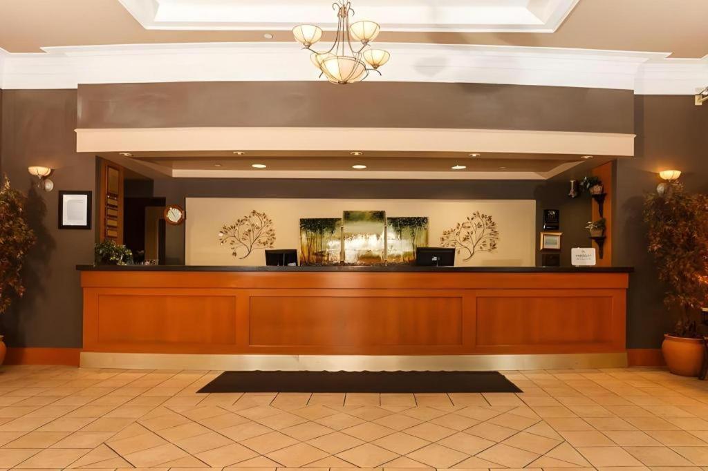 The Glenmore Inn & Convention Centre คาลการี ภายนอก รูปภาพ